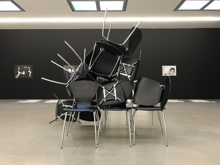 Workshop-Energizer Kreatives Stühle-Rücken mit Skulptur